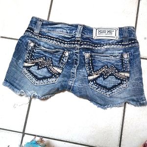 Miss Me Jean shorts size 25